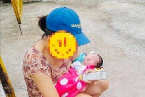 Trẻ sơ sinh bị bỏ rơi trước cổng chùa