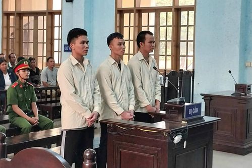 Mang súng tự chế đi trả thù cho cháu họ