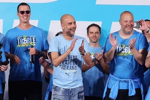 Pep Guardiola tặng hết tiền thưởng cho nhân viên Man City