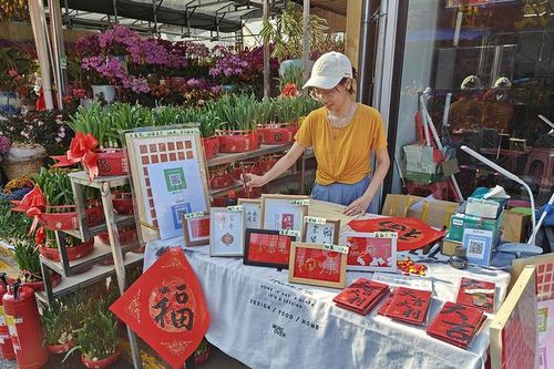 Cử nhân Trung Quốc thất nghiệp, treo biển vỉa hè nhận tư vấn pháp lý, viết thuê