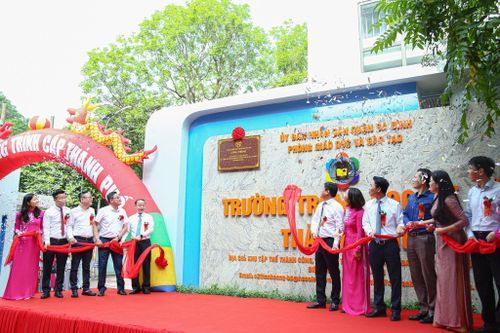 Gắn biển công trình kỷ niệm 75 năm ngày Chủ tịch Hồ Chí Minh ra 'Lời kêu gọi thi đua ái quốc'