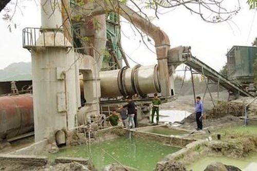 Phó Giám đốc chỉ đạo Trưởng chi nhánh xả gần 412 tấn chất thải chưa qua xử lí ra môi trường