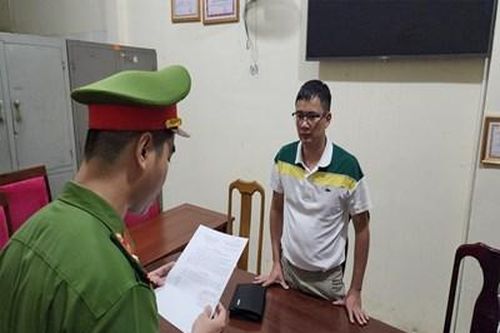 Bắt đối tượng buôn lậu hơn 100 tấn thuốc bắc từ Trung Quốc về Việt Nam