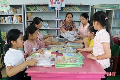 Hàng ngàn học sinh khó khăn ở Hà Tĩnh được sử dụng sách và đồ dùng học tập miễn phí