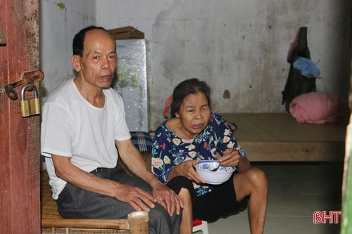 Bệnh nhân 'xóm' chạy thận ở Hà Tĩnh cơ cực trong nắng nóng