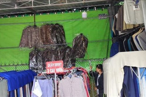 Tây Ninh: Đồng loạt kiểm tra các cửa hàng bán quần áo không rõ nguồn gốc