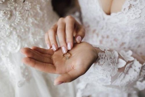 Mẹ chồng đọc 4 gia quy trong đám cưới, cô dâu phản ứng gắt khiến dân tình ngã ngửa