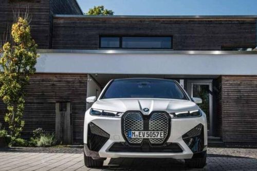 Khách mua xe điện BMW ở Malaysia được lắp miễn phí pin năng lượng mặt trời