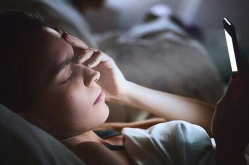 8 thói quen nếu làm trước khi ngủ và sau khi ngủ dậy sẽ khiến giảm tuổi thọ