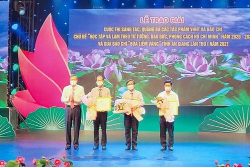 Báo chí, văn học - nghệ thuật làm đẹp cuộc sống