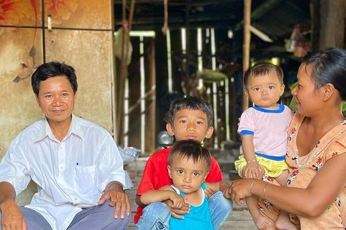 Người dân buôn Ma Giai mong sớm được tái định cư