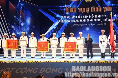 Phòng Cảnh sát điều tra tội phạm về ma túy Công an tỉnh Lạng Sơn nhận danh hiệu Anh hùng lực lượng vũ trang Nhân dân
