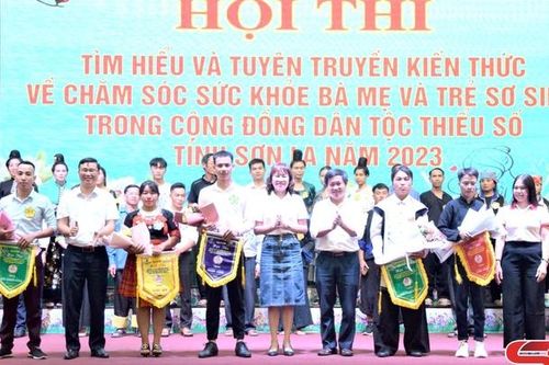 Chăm sóc sức khỏe bà mẹ và trẻ sơ sinh trong cộng đồng dân tộc thiểu số