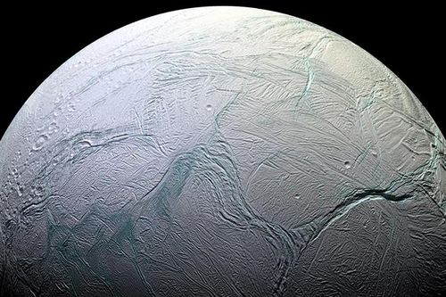Vệ tinh Enceladus của Sao Thổ có khả năng nuôi dưỡng sự sống
