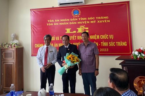 Trao quyết định bổ nhiệm Chánh án TAND huyện Mỹ Xuyên, tỉnh Sóc Trăng