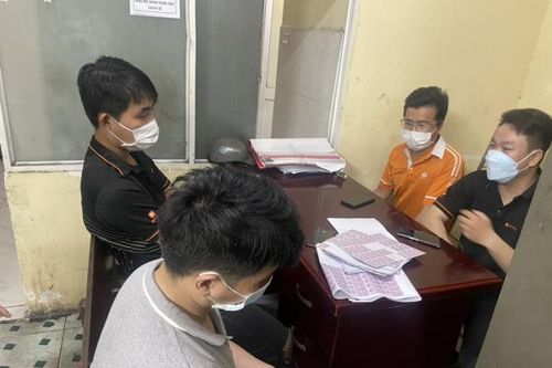 Xử lý nghiêm nhiều đối tượng dán quảng cáo trái phép