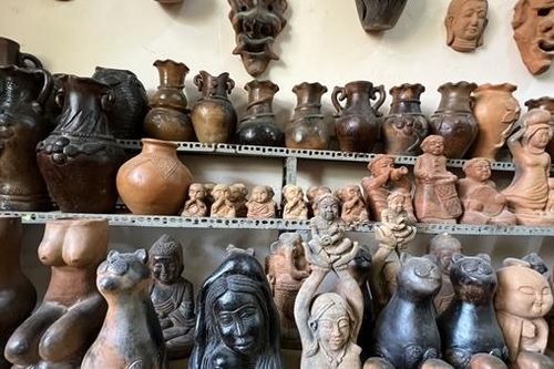 Tôn vinh các đóng góp bảo vệ di sản văn hóa phi vật thể 'Nghệ thuật làm gốm của người Chăm'