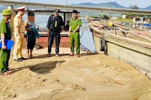 Liên tiếp phát hiện, xử lý các trường hợp khai thác cát trái phép