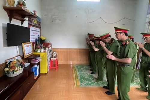 Sẻ chia nỗi đau với gia đình các liệt sĩ và Công an bị thương tại Đắk Lắk