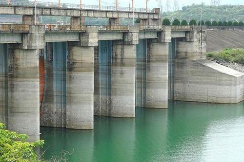 Phụ tải điện giảm, khai thác từ thủy điện tăng