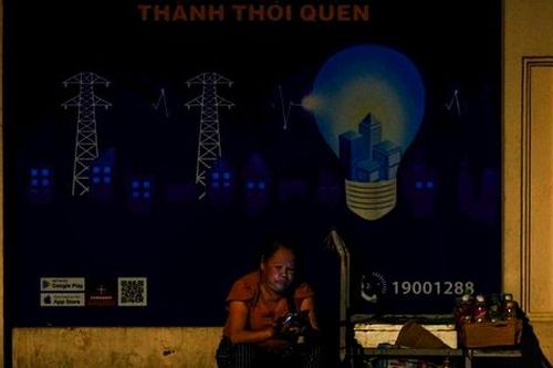 Lạ lẫm Hồ Gươm thời tiết kiệm điện
