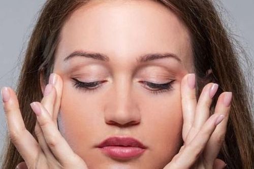 6 bài tập giảm mỡ mặt giúp phụ nữ trung niên sở hữu mặt trái xoan, cằm V-line