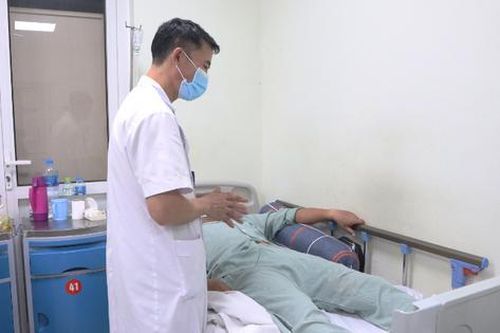 Phẫu thuật thay khớp háng toàn phần cho người đàn ông nhiễm HIV