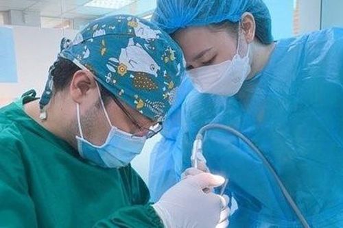 Tại sao cần dùng máng hướng dẫn phẫu thuật Implant trong các ca toàn hàm?