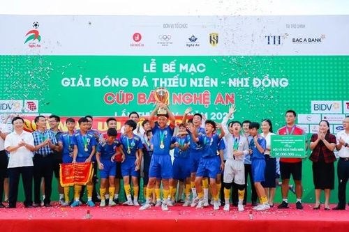 Bế mạc Giải Bóng đá Thiếu niên-Nhi đồng Cúp Báo Nghệ An lần thứ 25