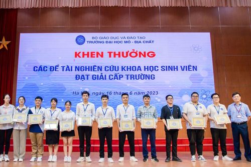 Sinh viên trường ĐH Mỏ-Địa chất hoàn thành 183 đề tài khoa học