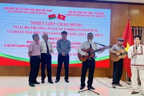 Gặp mặt thân tình giữa các cựu lưu học sinh Việt Nam với Đoàn đại biểu Bộ Giáo dục Belarus
