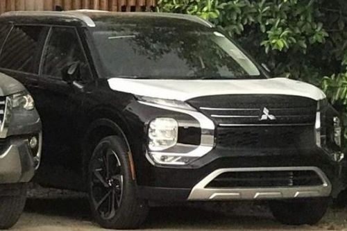Mitsubishi Outlander 2023 bất ngờ xuất hiện tại Việt Nam