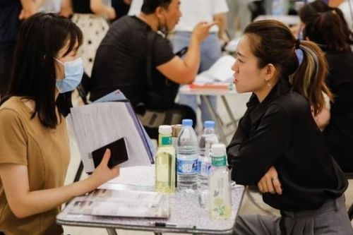 Trung Quốc: Nỗi đau thất nghiệp đe dọa nền kinh tế, sinh viên mới tốt nghiệp đứng trước tương lai mịt mờ