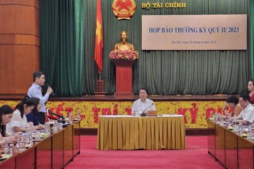Tăng lương cơ sở từ 1/7 và lo ngại giá cả tăng 'tát nước theo mưa': Bộ Tài chính nói gì?