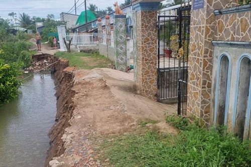 Huyện Long Hồ (Vĩnh Long): Báo động tình trạng bờ sông sạt lở, sụt lún