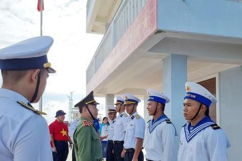 Biển của ta, đảo của ta, Bài 2: Gặp 'đảo trưởng' trẻ nhất Trường Sa
