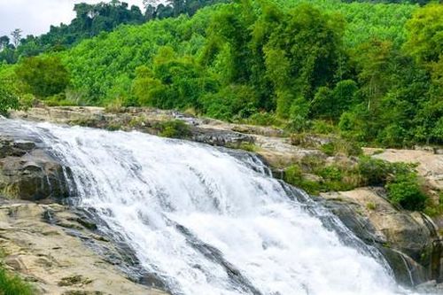 Người phụ nữ ở TP Vinh mất tích khi tắm thác Sao Va