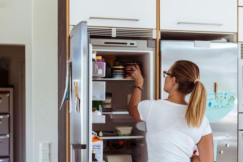 Tủ lạnh có thể bảo quản đồ tối đa mấy tiếng sau khi mất điện?