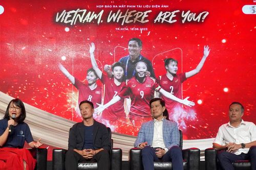 Tuyển nữ Việt Nam nhận quà 'tinh thần' trước khi tham dự World Cup