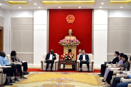 Đoàn đại biểu Quốc hội Bờ Biển Ngà thăm Di sản Thế giới Vịnh Hạ Long