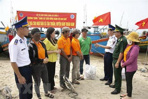 Bình Thuận: Cảnh sát biển đồng hành cùng ngư dân chống IUU