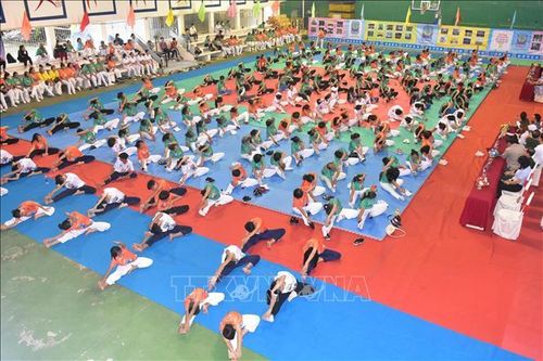 Ngày Quốc tế Yoga lần thứ 9: Một thế giới, một sức khỏe chung