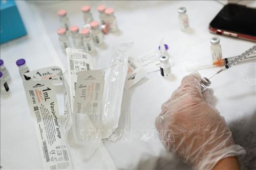 Giới chuyên gia Mỹ khuyến nghị cập nhật thành phần vaccine phòng COVID-19