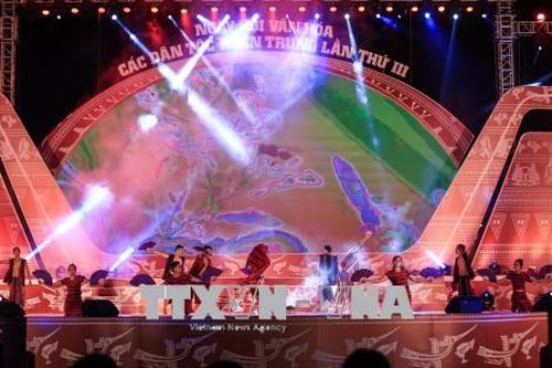 Tôn vinh bản sắc văn hóa đồng bào các dân tộc miền Trung