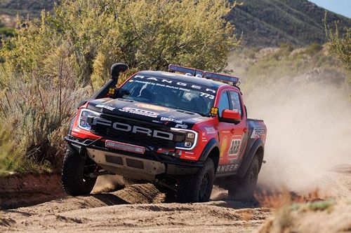 Ảnh thực tế mẫu xe Ford Ranger Raptor tham gia giải đua xe Finke Desert