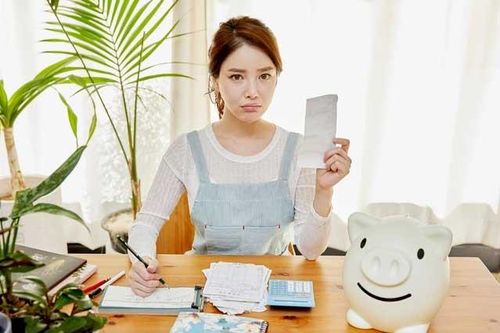 Tìm được 'quỹ đen' của chồng, tôi đưa hết cho mẹ chồng xử lý