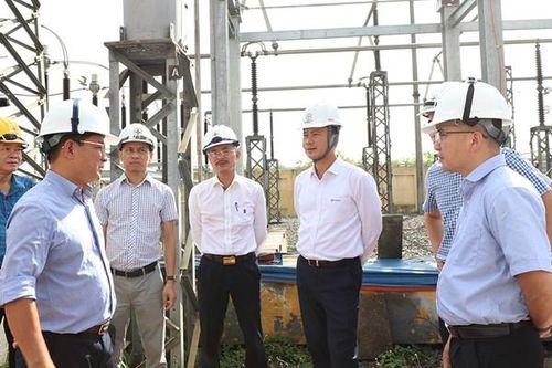 Đóng điện thay thế máy biến áp AT2 trạm biến áp 500kV Hòa Bình