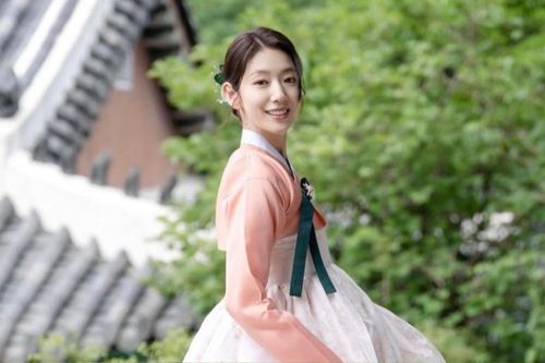 Park Shin Hye nền nã trong trang phục truyền thống, nhan sắc bà mẹ bỉm sữa gây thương nhớ