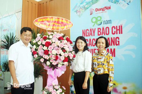 Các đơn vị thăm, chúc mừng Báo Đồng Nai nhân dịp 21-6