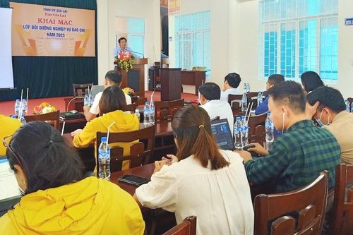 Báo Gia Lai bồi dưỡng nghiệp vụ báo chí cho 22 cộng tác viên và phóng viên